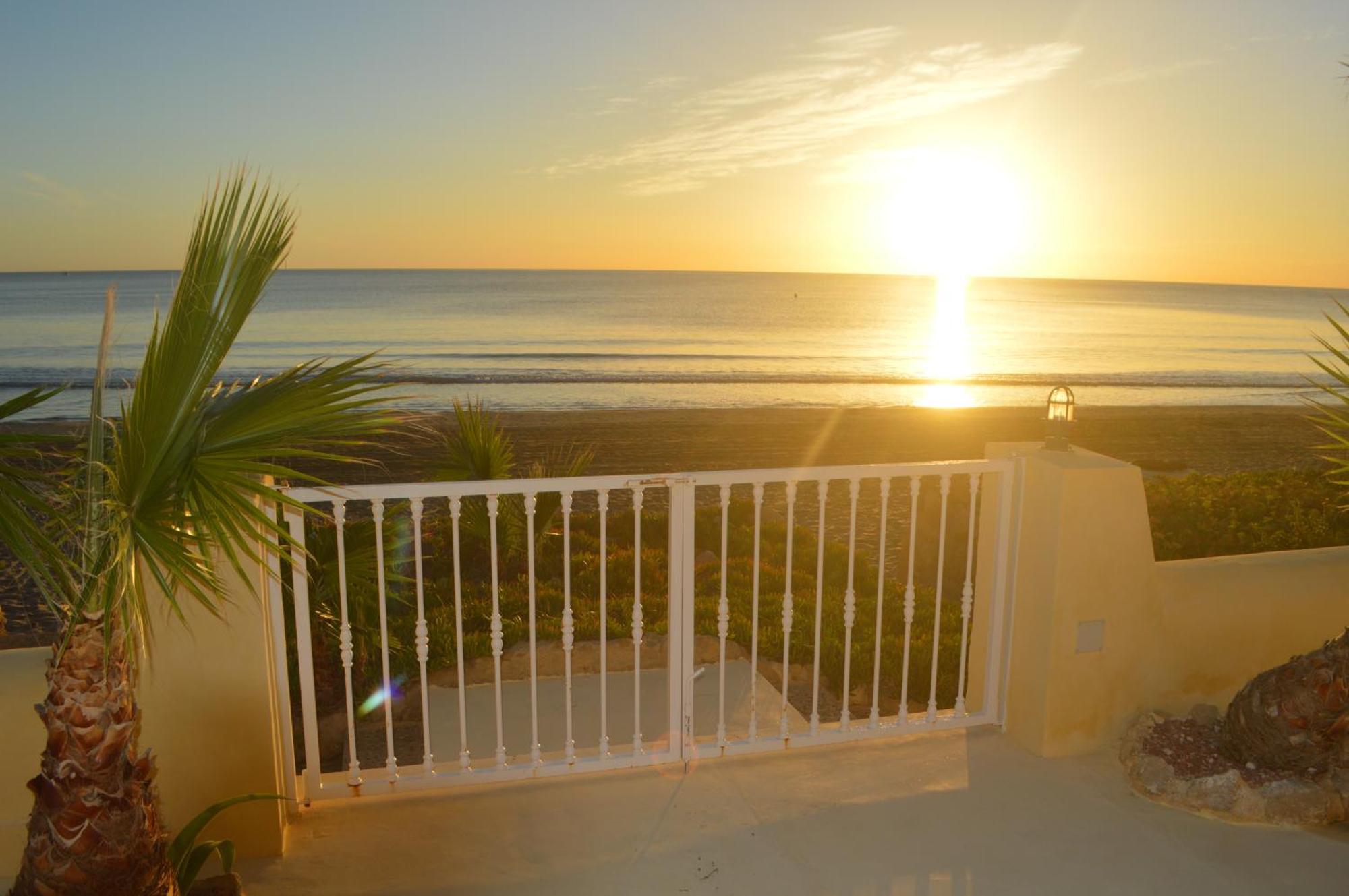 Maravilloso Apartamento Amanecer Cabo A Pie De Playa Y Mar En Chalet Roquetes Alicante Bagian luar foto